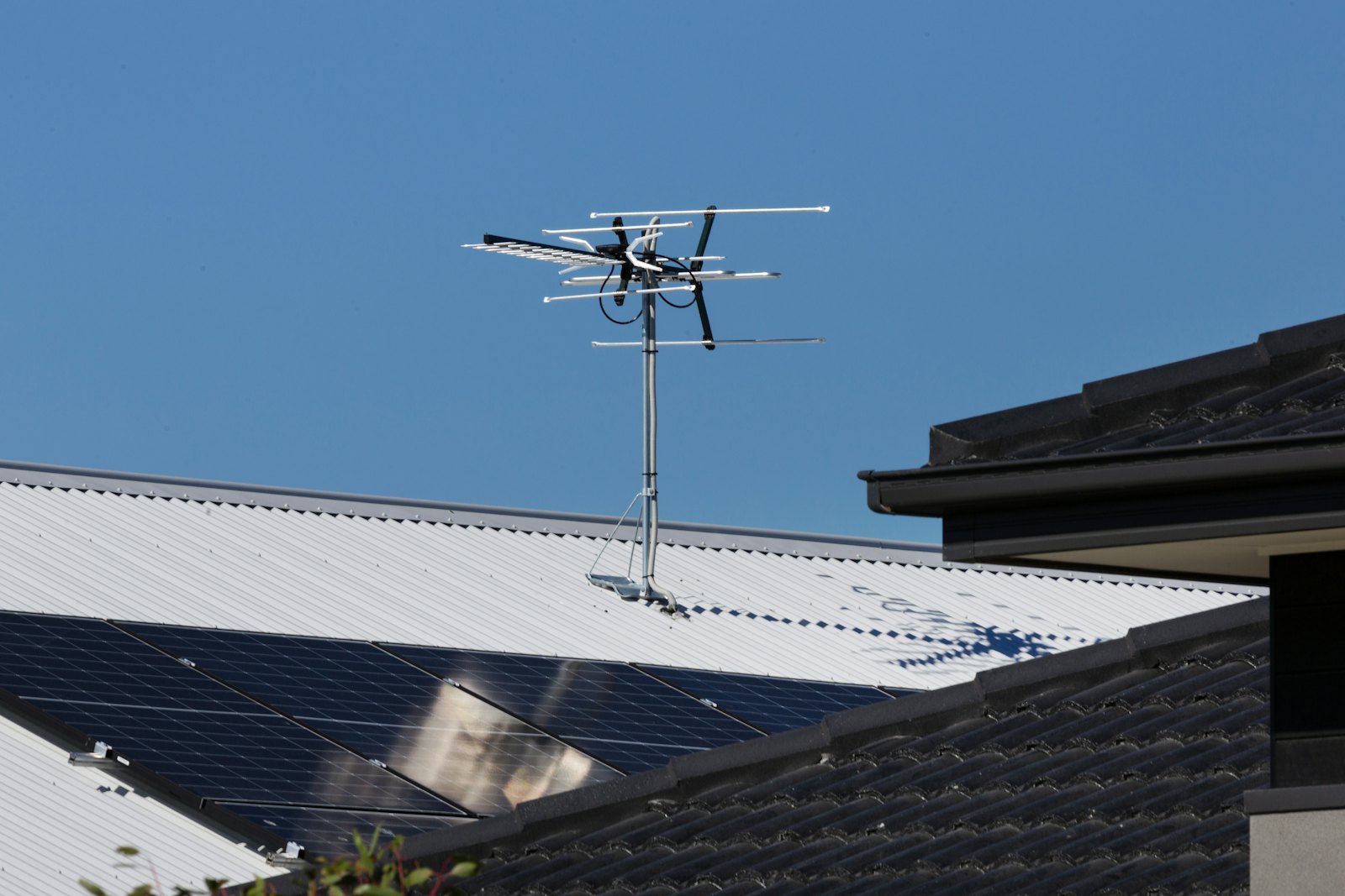 Residential rooftop solar panel array